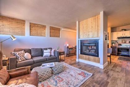 Luxe Route 66 Condo with A and C Near Grand Canyon Rail!